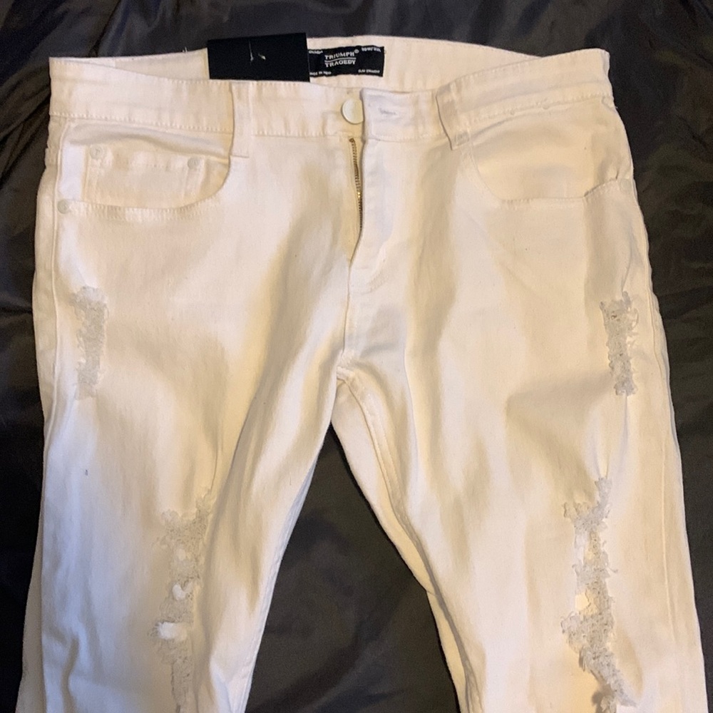WHITE DISTRESSED JEANS